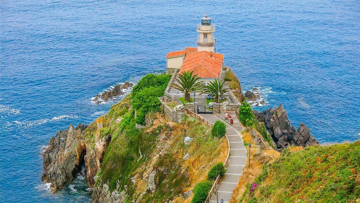 faro cudillero